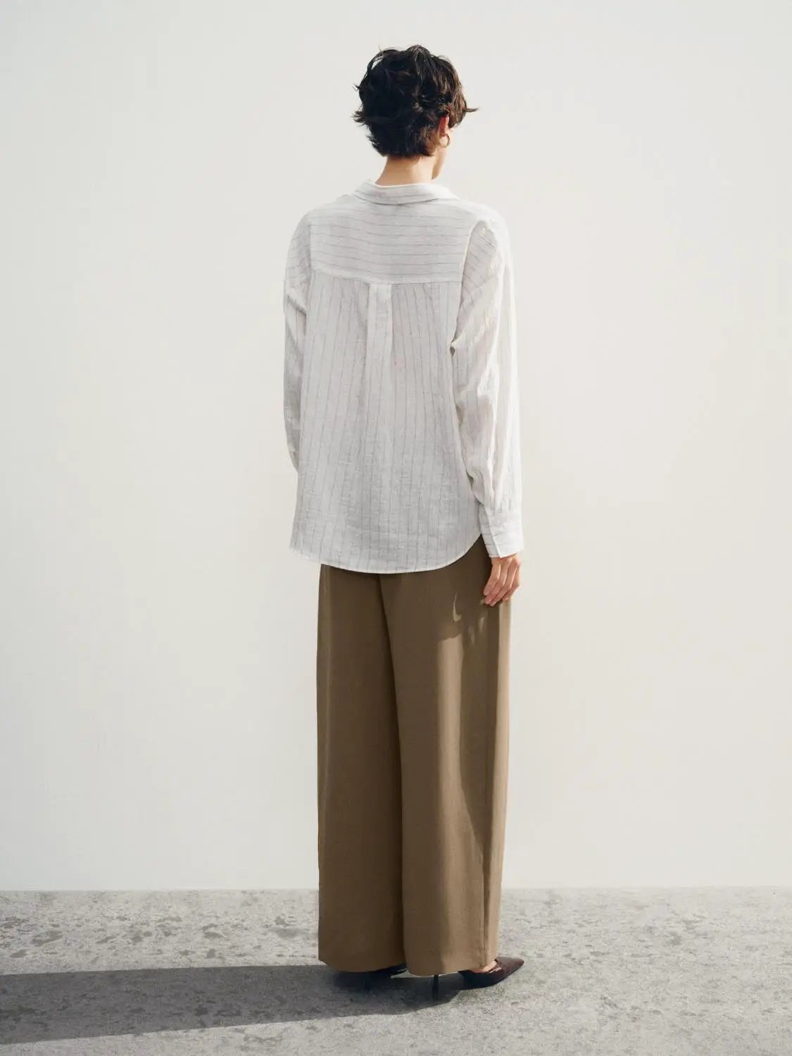 Mid Waisted Pleated Straight Pants