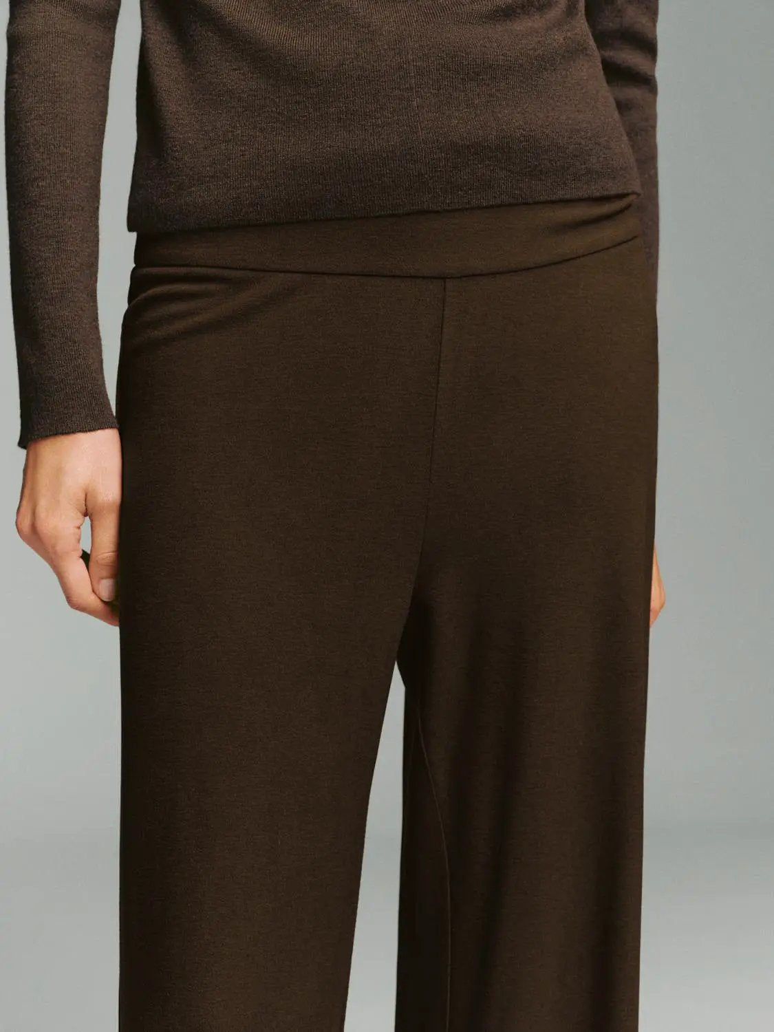 Solid Stretch Mid-rise Wide-leg Pants