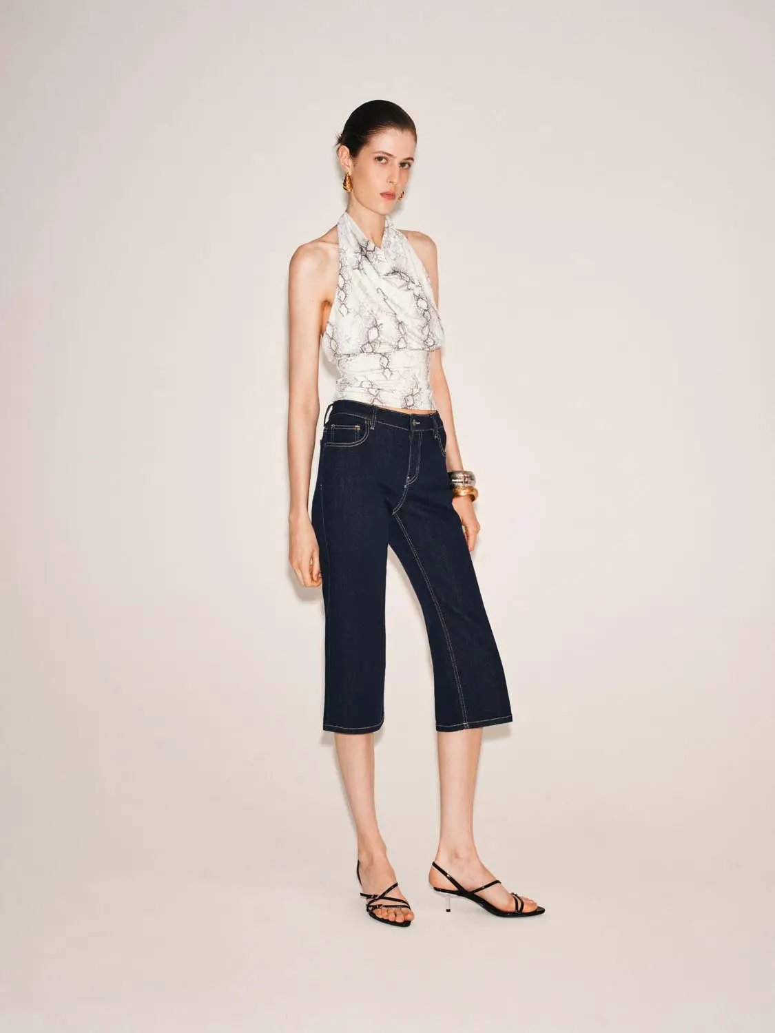Straight Mid-waisted Wide Cutoff Jeans