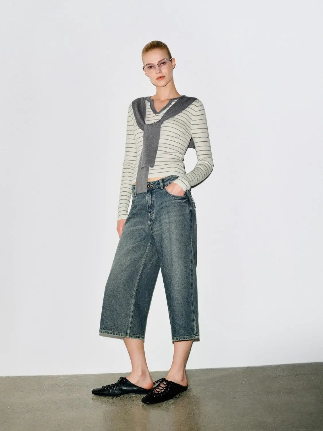 Relaxed Mid Rise Wide-leg Capri Cotton Jeans