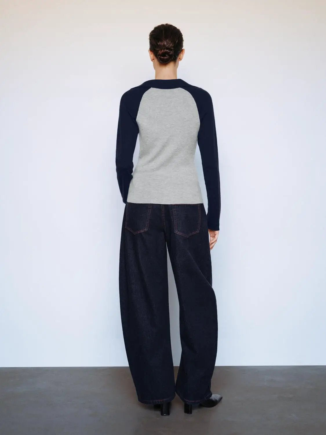Fitted Two-tone V-neck Collared Long Sleeve Knit Top