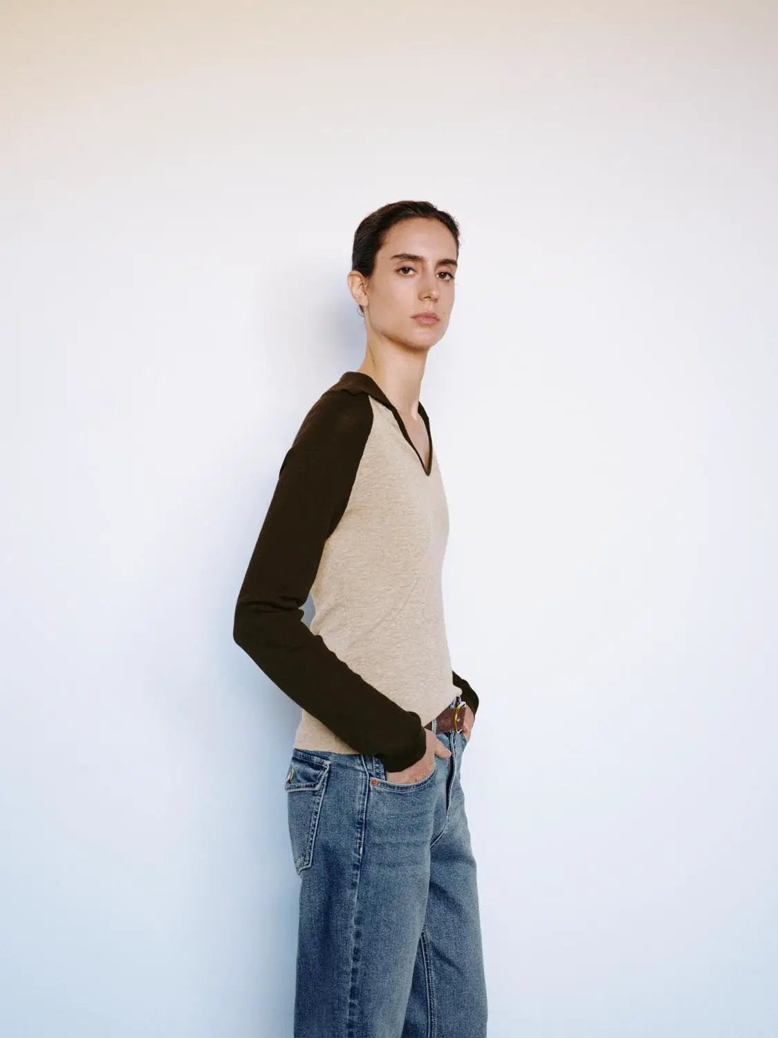 Fitted Two-tone V-neck Collared Long Sleeve Knit Top