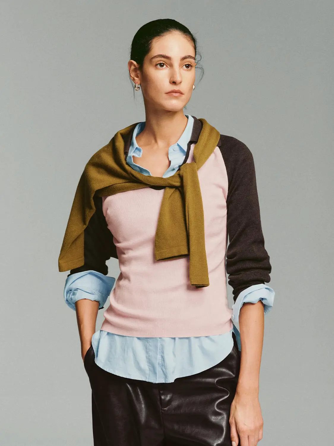 Fitted Two-tone V-neck Collared Long Sleeve Knit Top