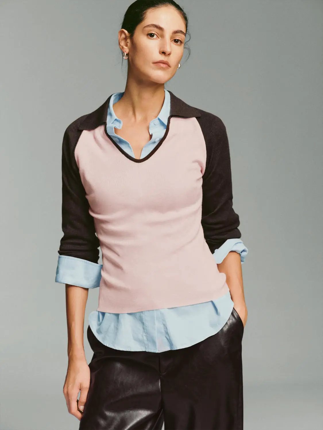 Fitted Two-tone V-neck Collared Long Sleeve Knit Top