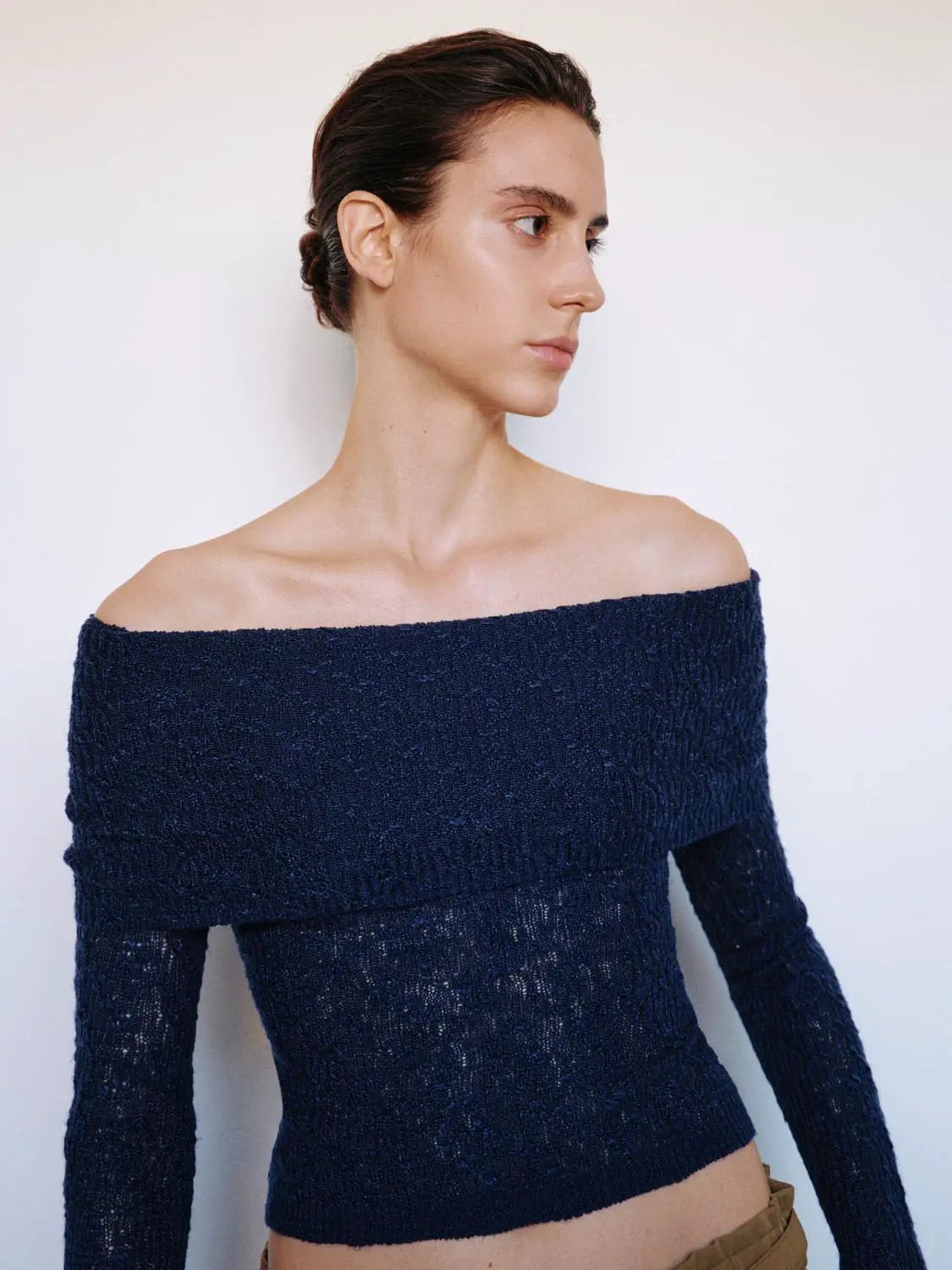 Textured Fitted Off-Shoulder Long Sleeve Pullover