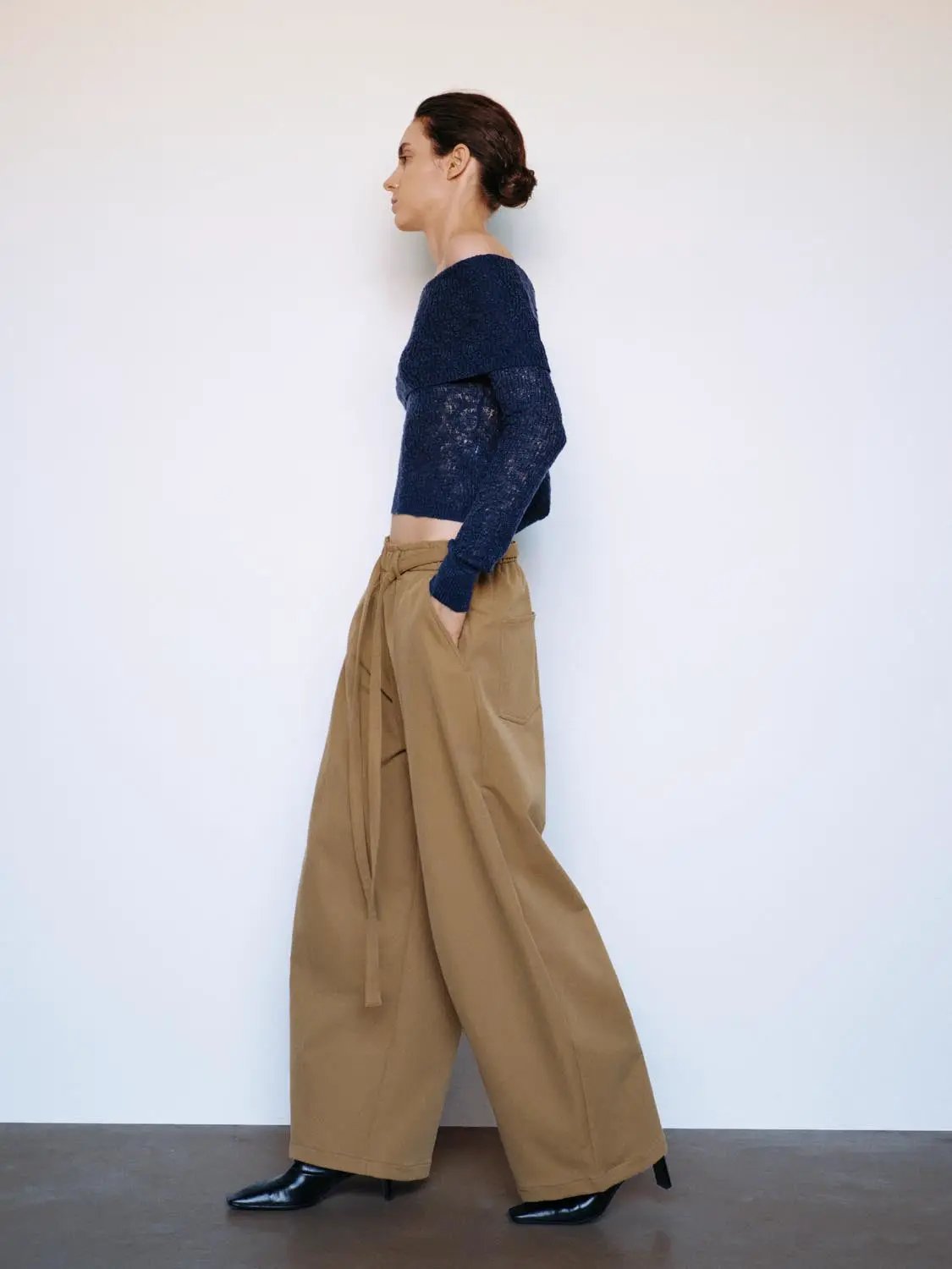 Textured Fitted Off-Shoulder Long Sleeve Pullover