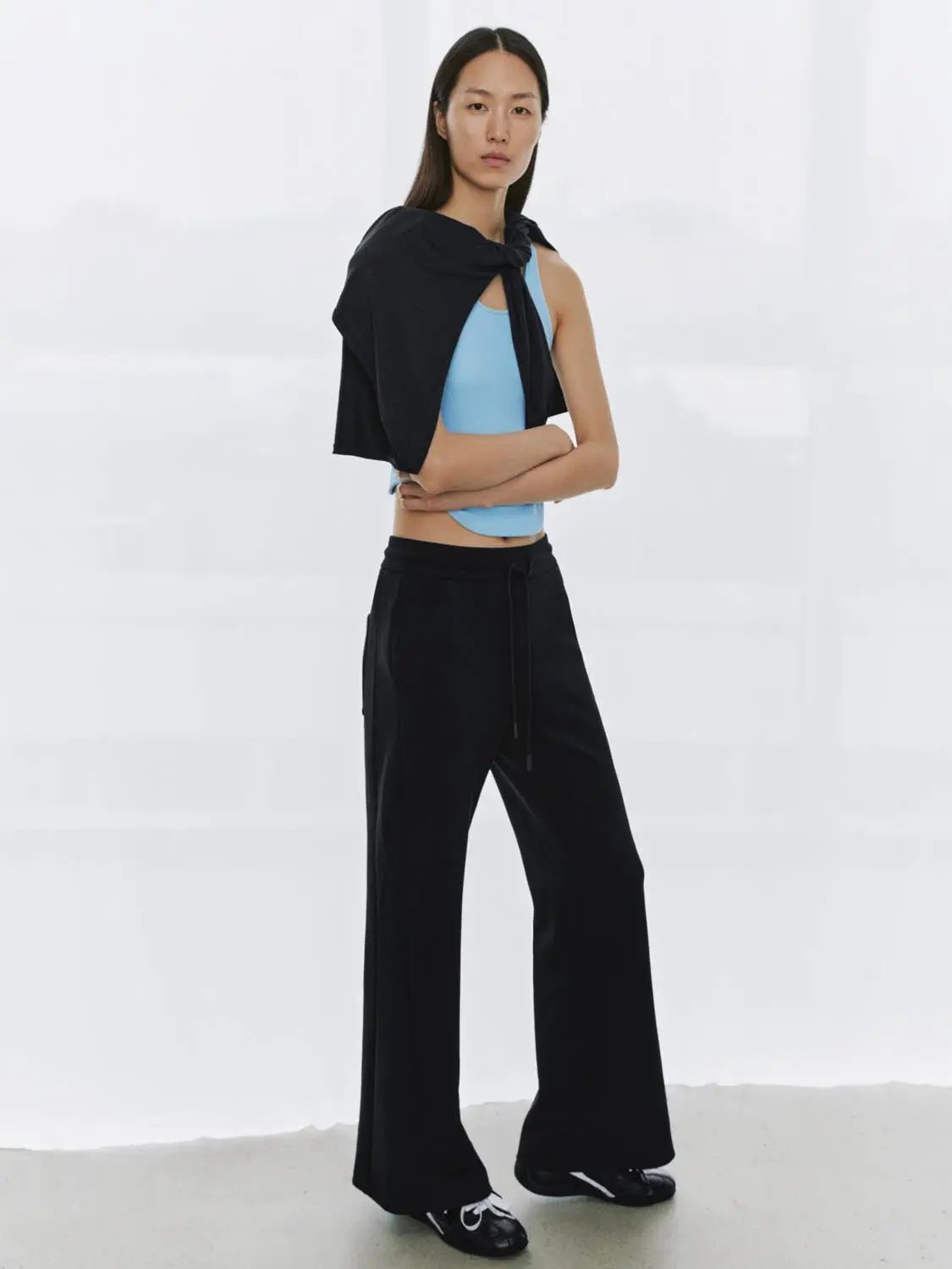 Ribbed Fitted Sleeveless Curved Hem Tank Top