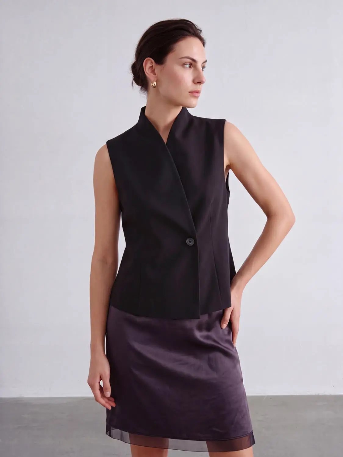 Single Button Raw Armholes Sleeveless Tailored Vest