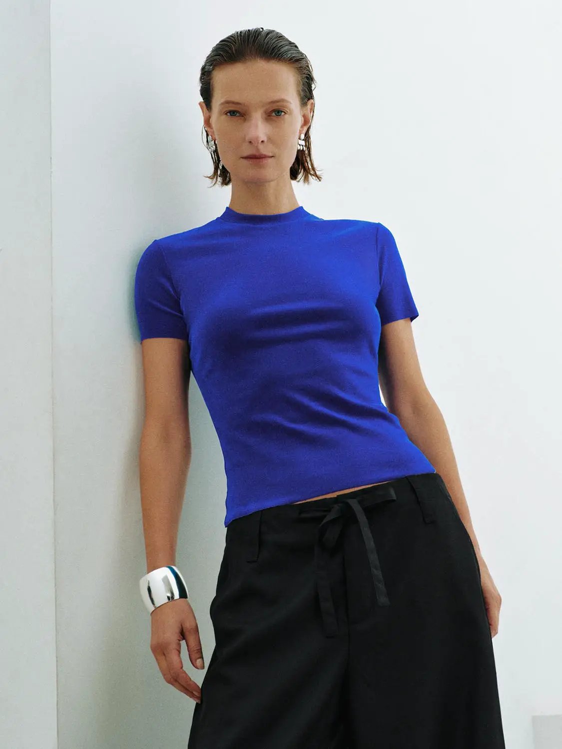 Textured Fitted Mock Neck Short Sleeve T-Shirt
