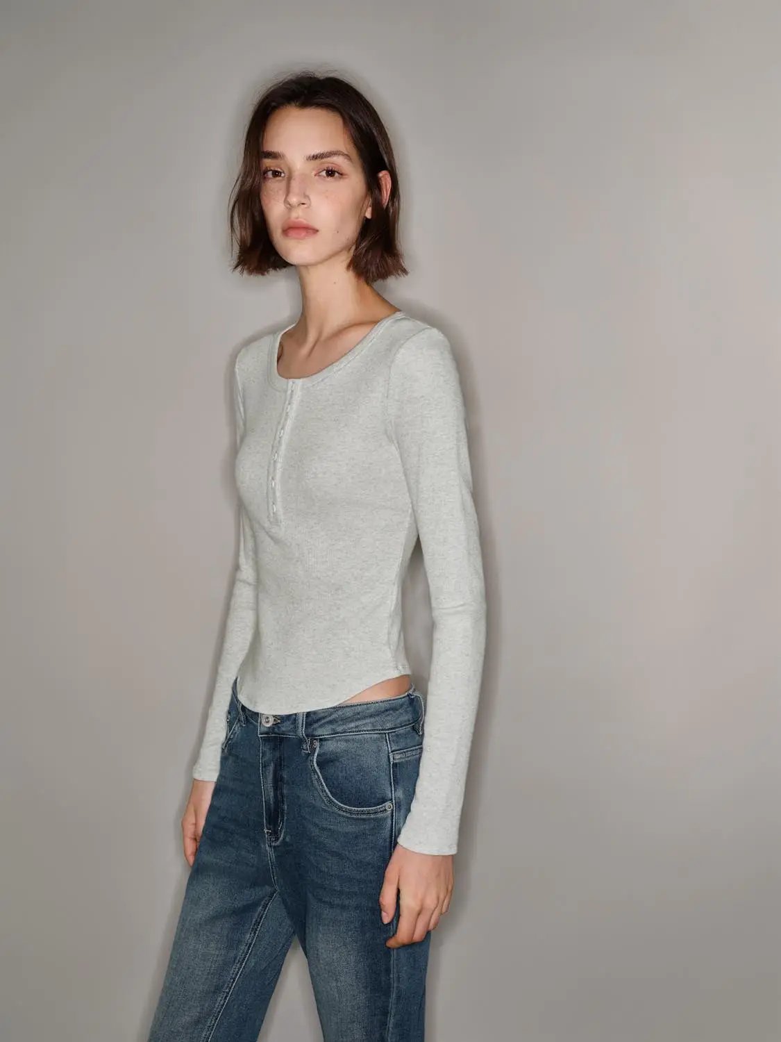Long Sleeve Buttoned Henley Knit T-shirt
