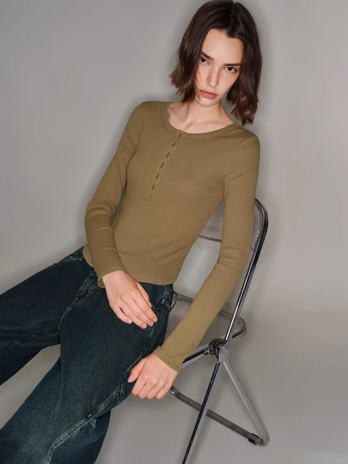 Long Sleeve Buttoned Henley Knit T-shirt