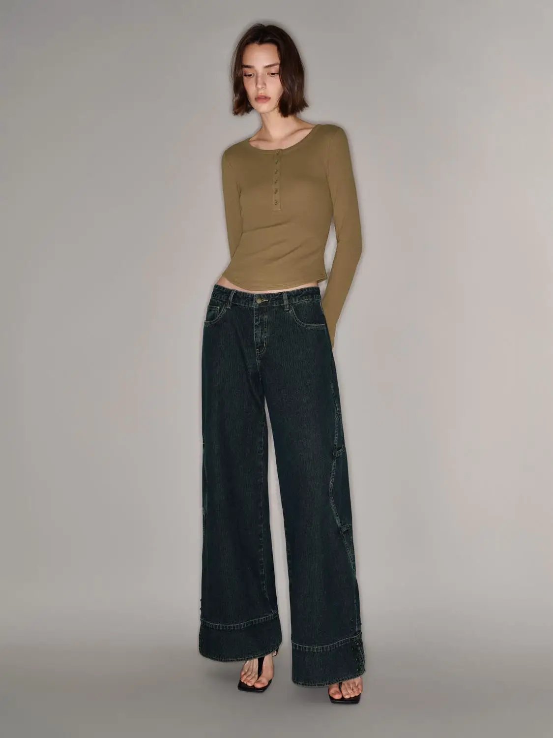 Long Sleeve Buttoned Henley Knit T-shirt