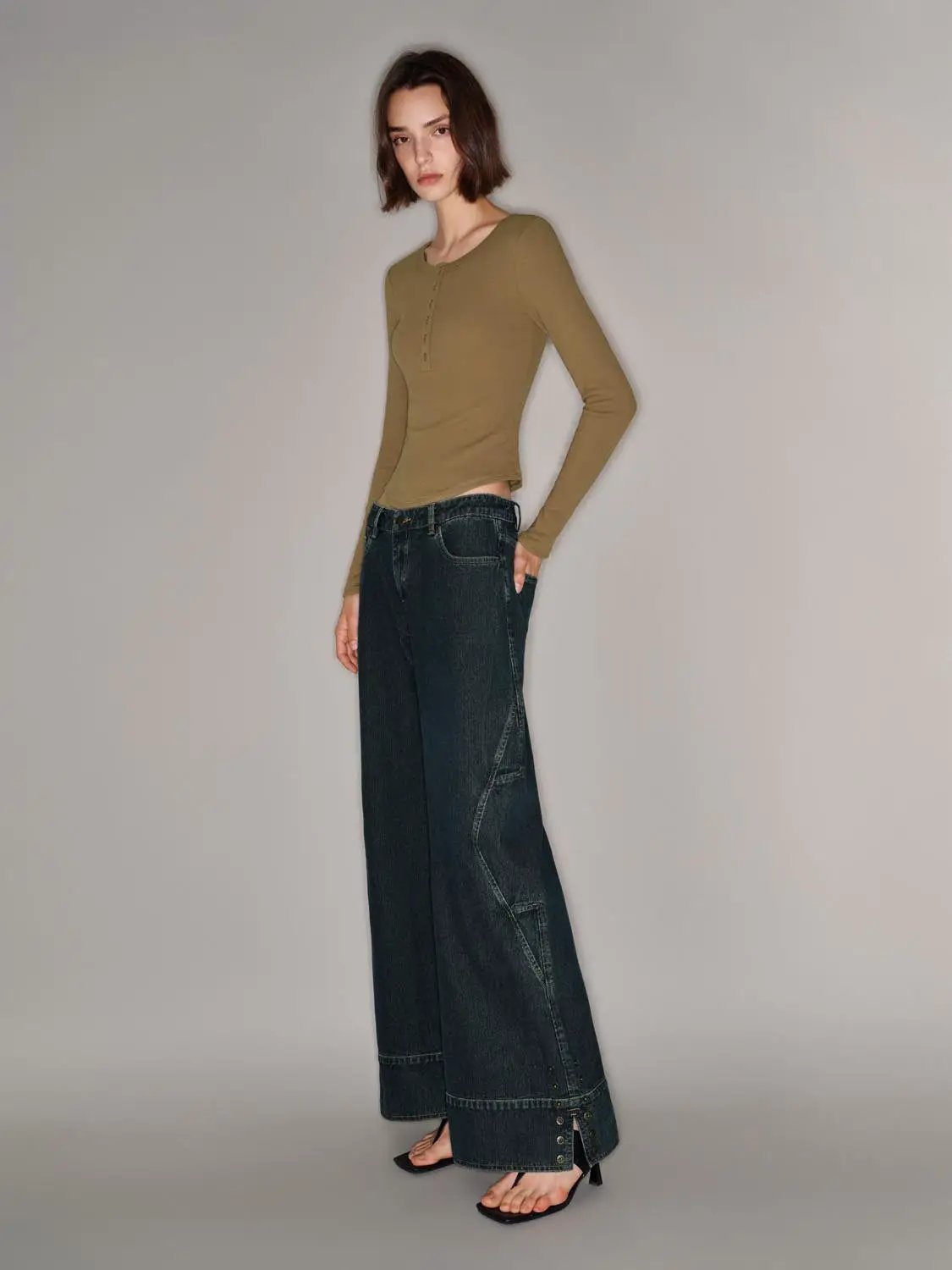 Long Sleeve Buttoned Henley Knit T-shirt