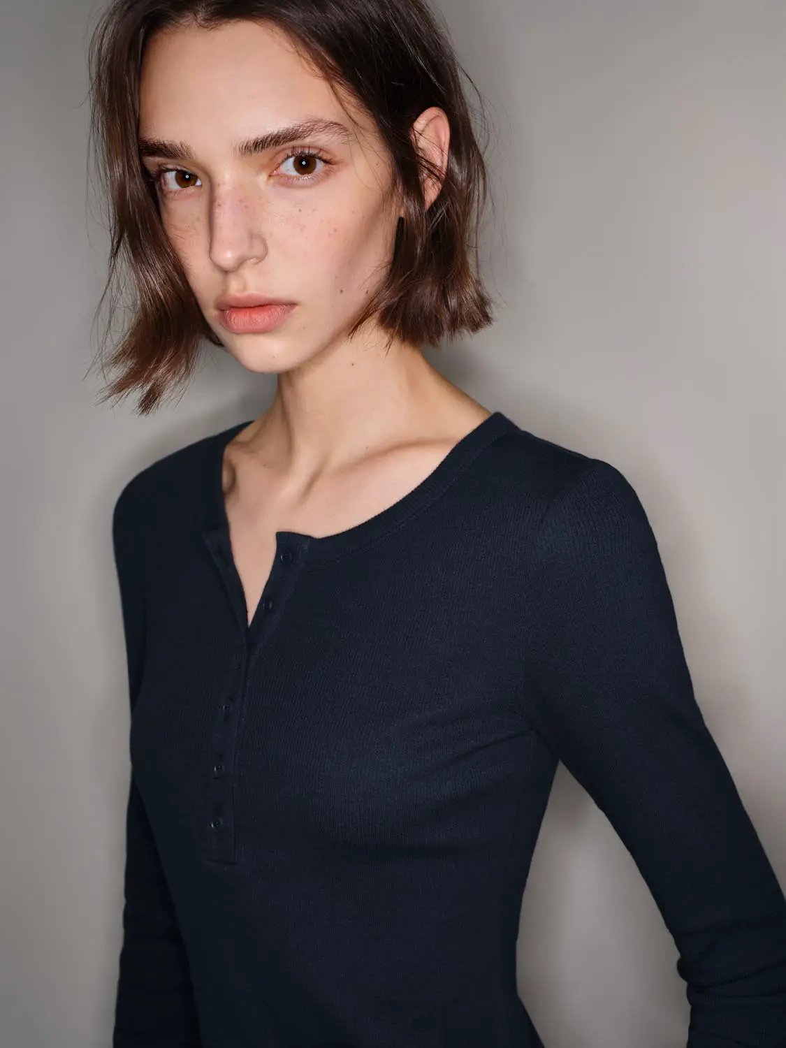 Long Sleeve Buttoned Henley Knit T-shirt