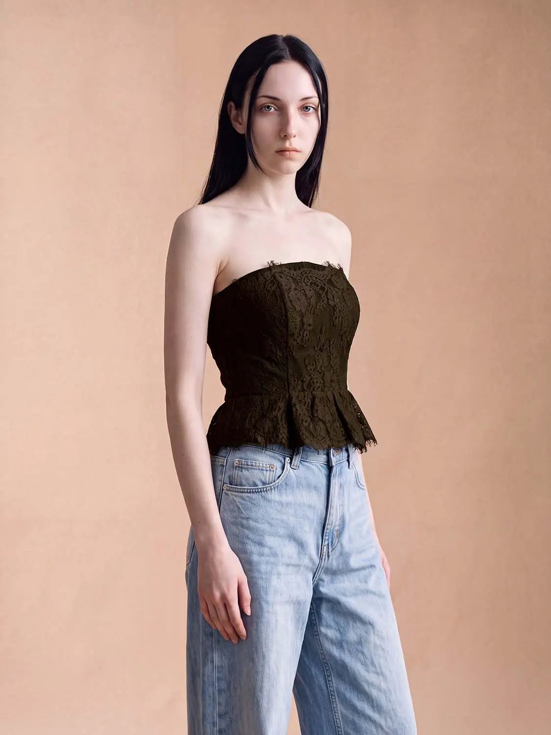 Fitted Floral Lace Raw Hem Tube Top