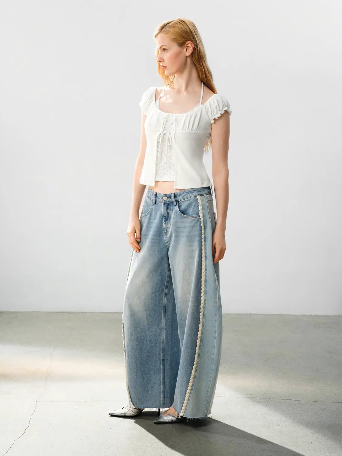 Light Wash Low-rise Panelled Wide-leg Cotton Jeans