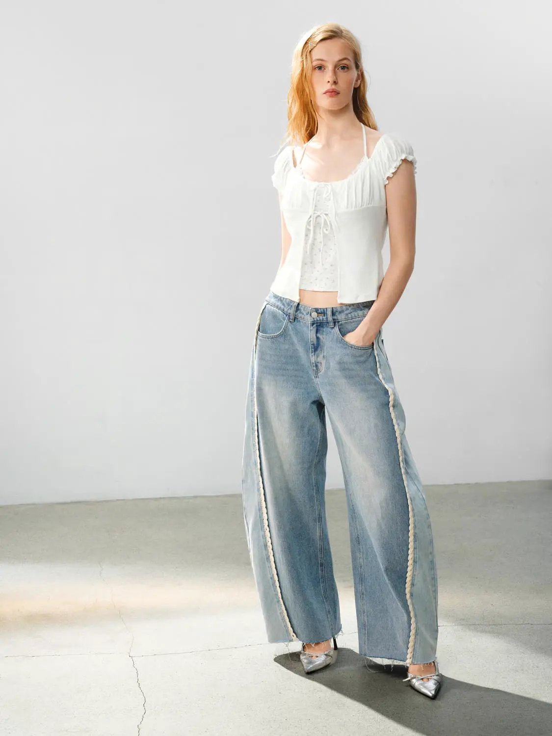 Light Wash Low-rise Panelled Wide-leg Cotton Jeans