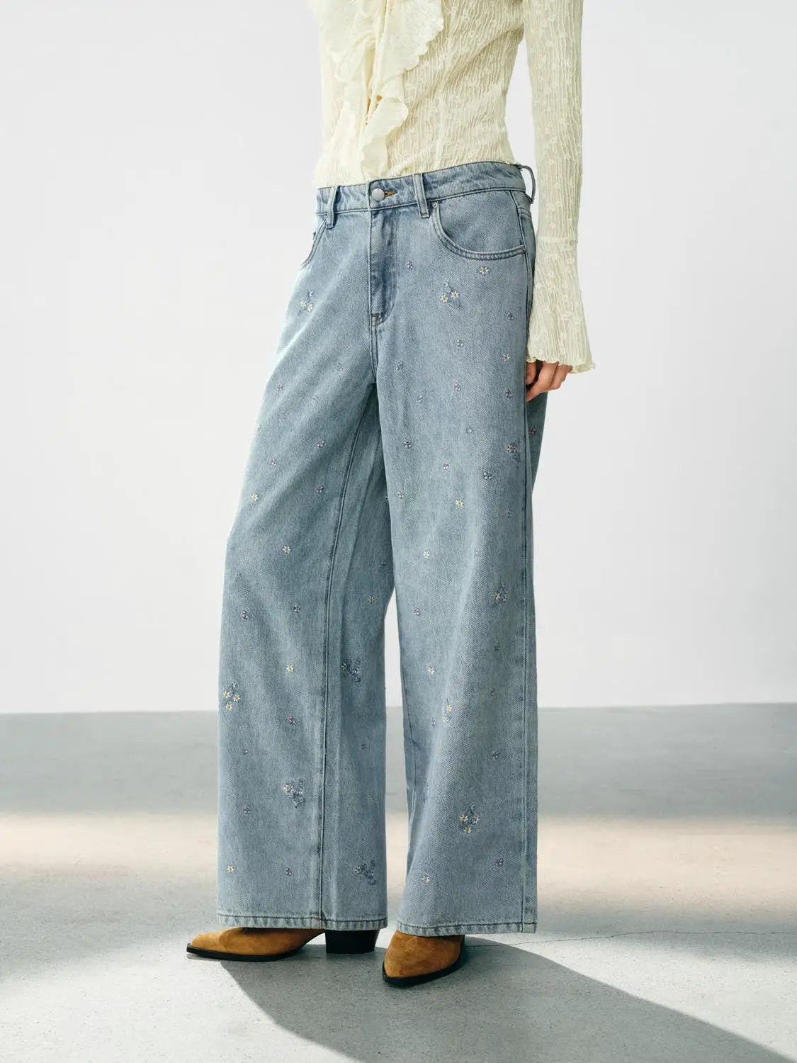 Light Wash Floral Embroidered Wide-leg Cotton Jeans