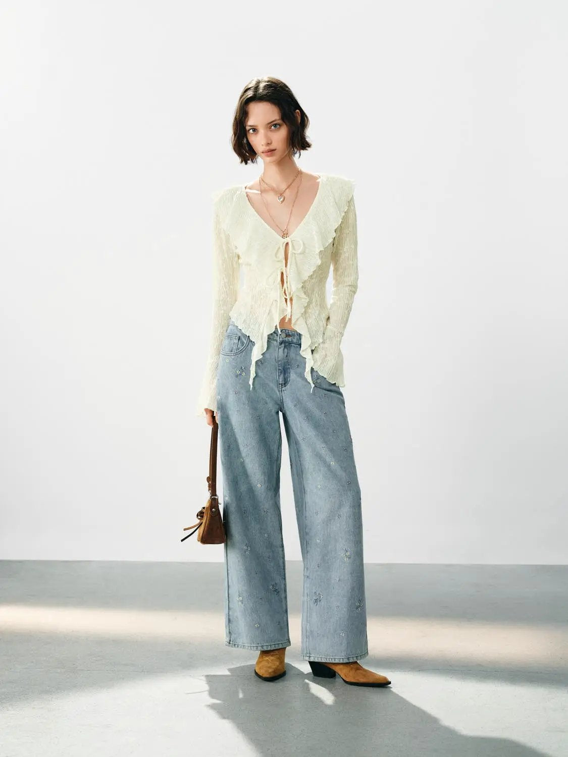 Light Wash Floral Embroidered Wide-leg Cotton Jeans