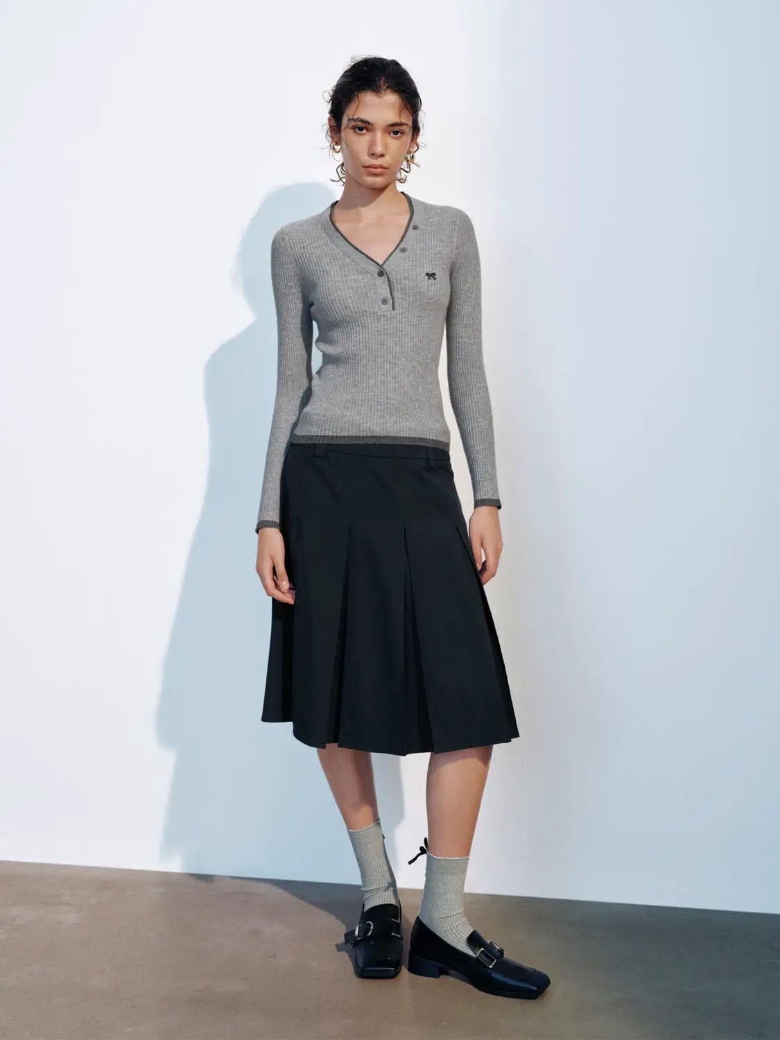 Ribbed Button Placket Bow V-neck Knit Long Sleeve T-shirt