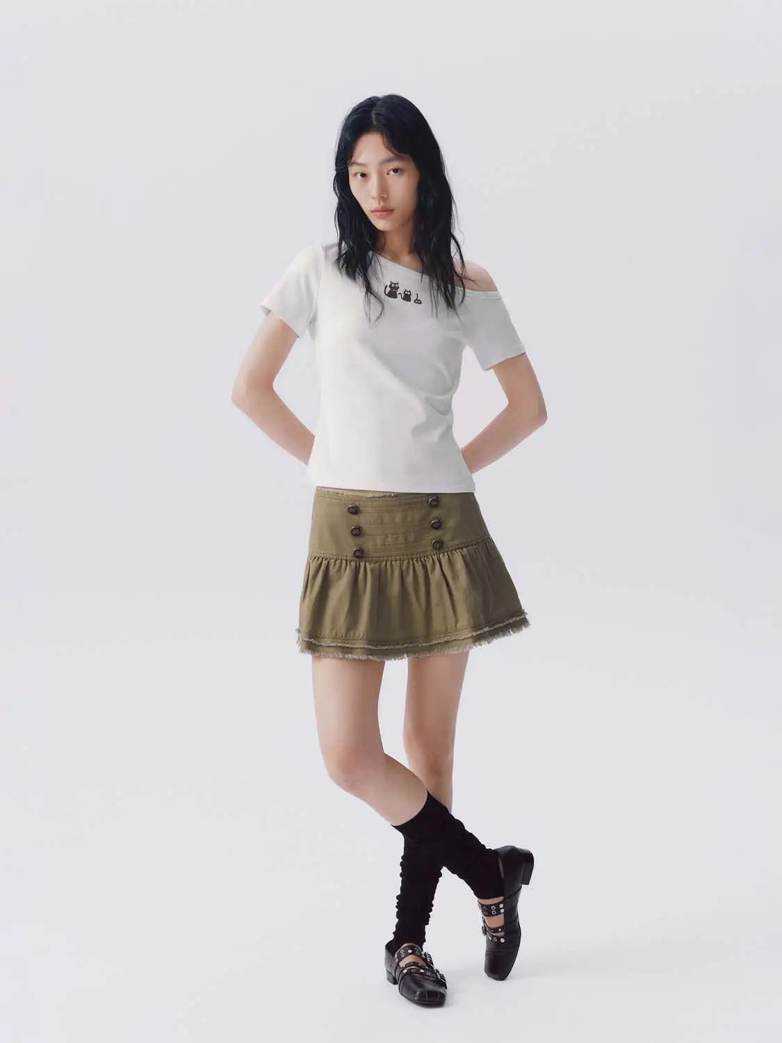 Button-Detail Pleated Frayed Hem Cotton Mini Skirt