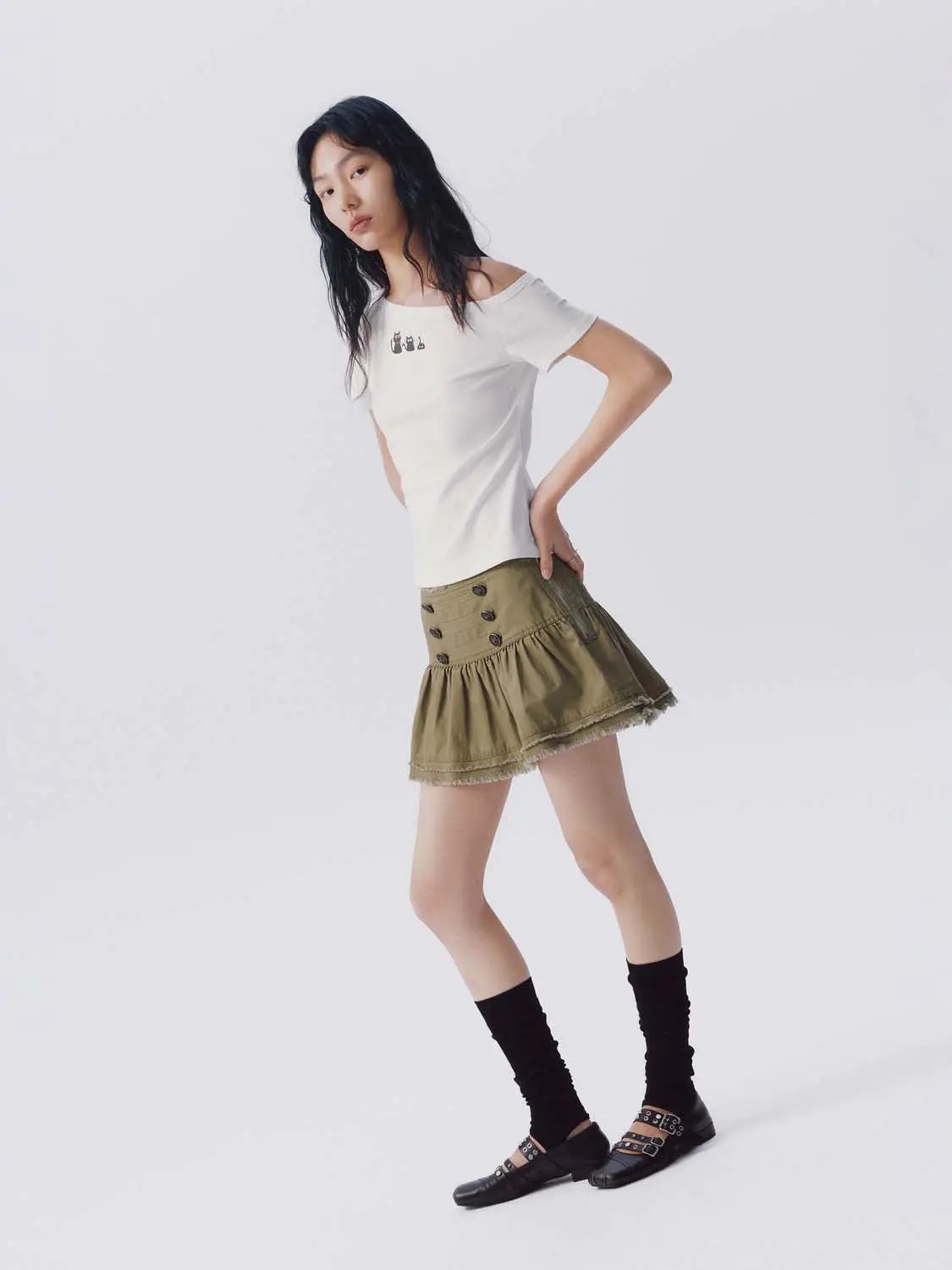 Button-Detail Pleated Frayed Hem Cotton Mini Skirt