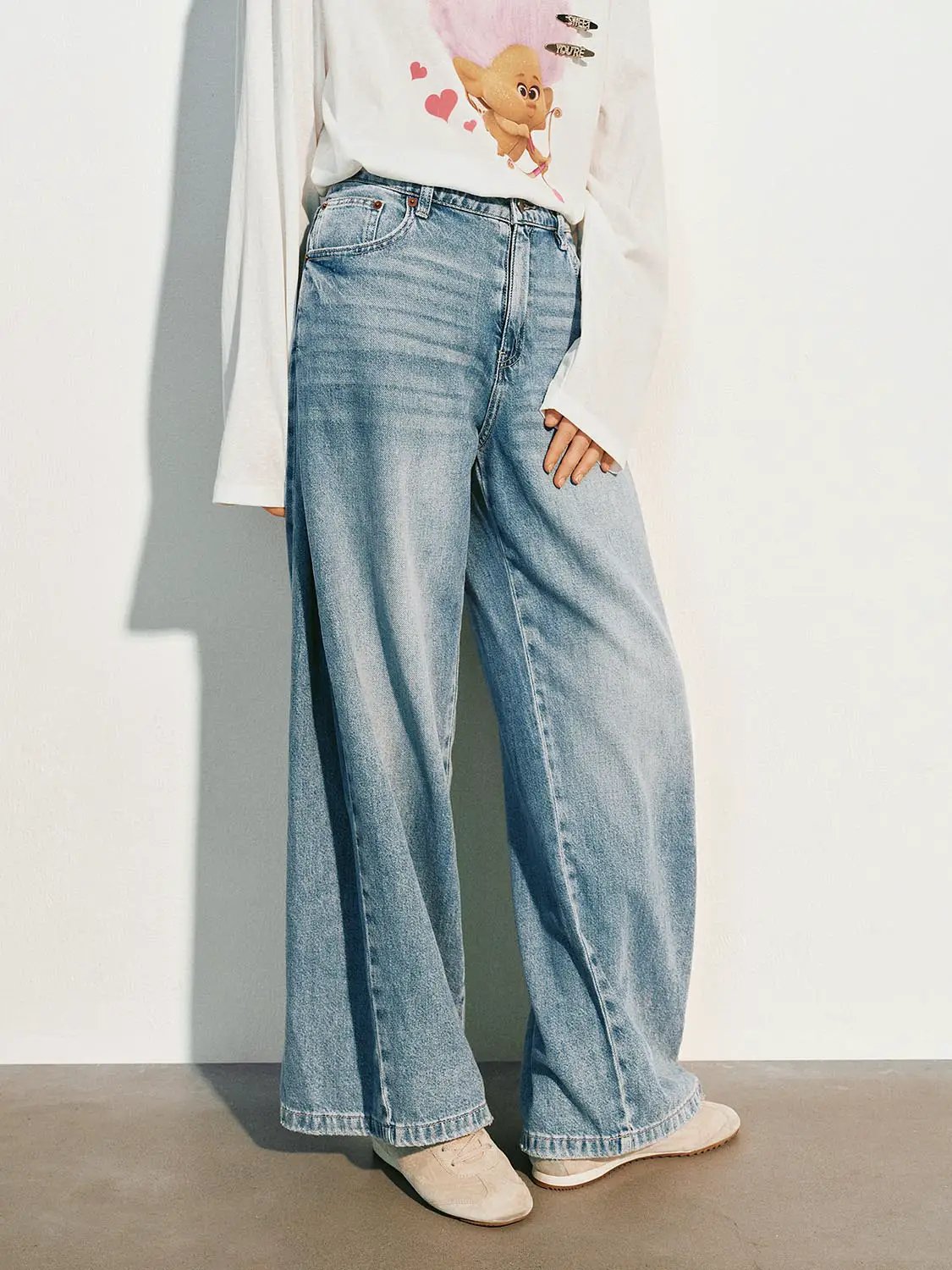 Light Wash Wide-leg High-waisted Cotton Blend Jeans