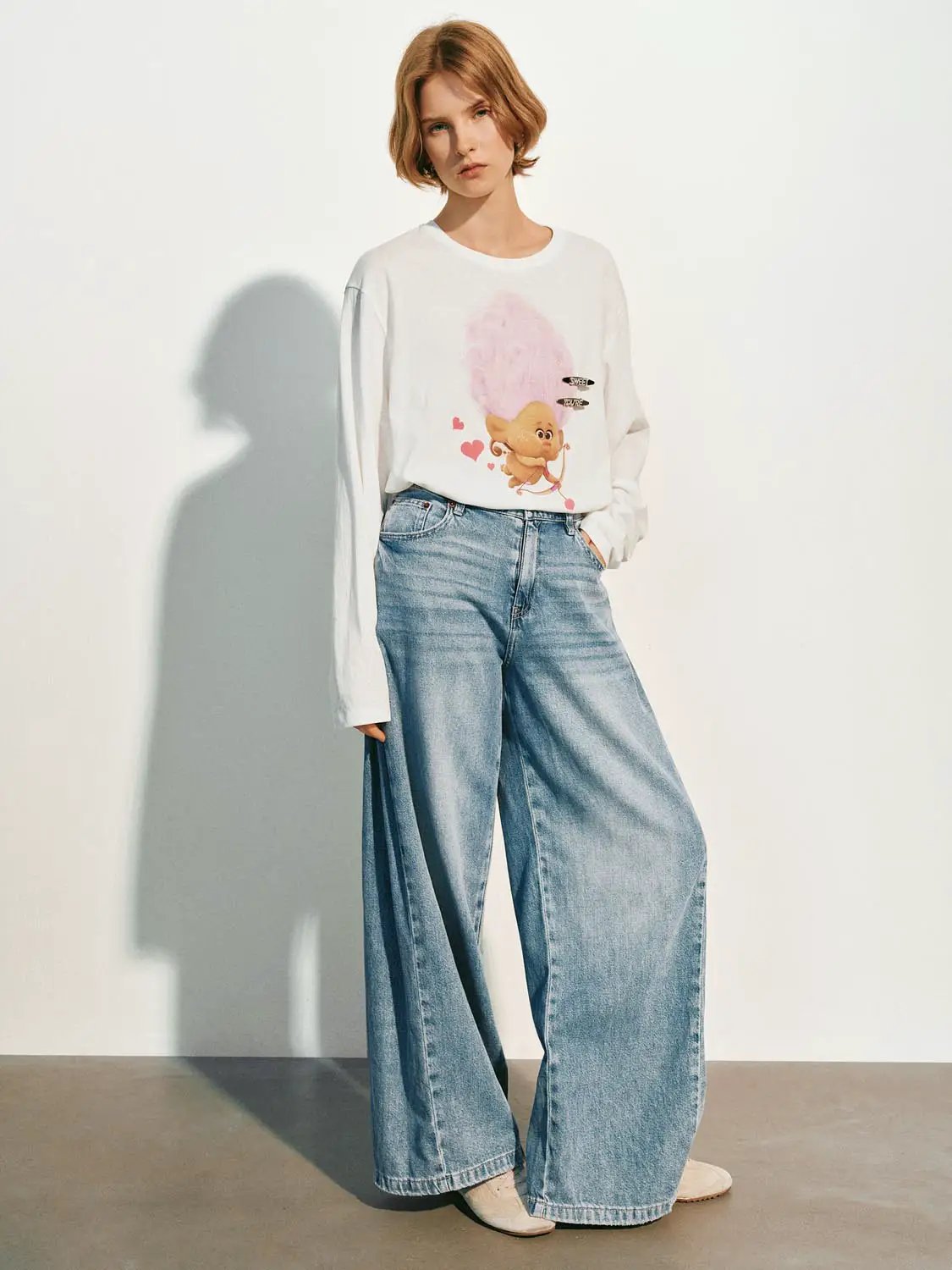 Light Wash Wide-leg High-waisted Cotton Blend Jeans