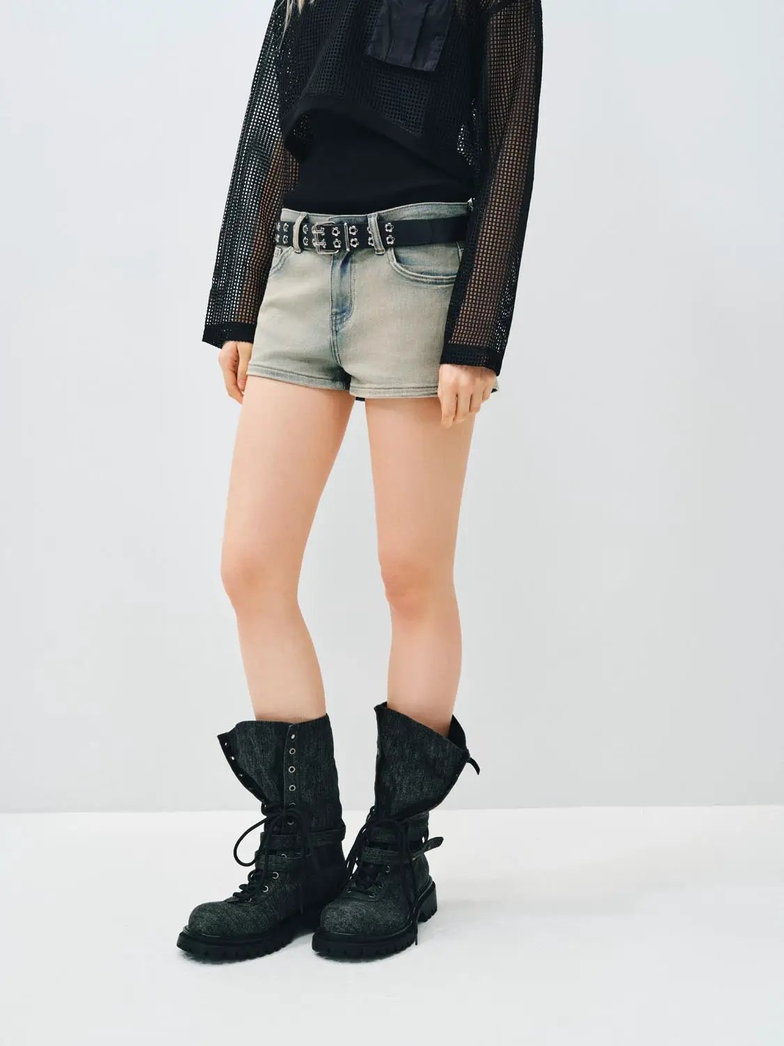 Light Wash Low Rise Rivet Belt Y2K Micro Denim Shorts