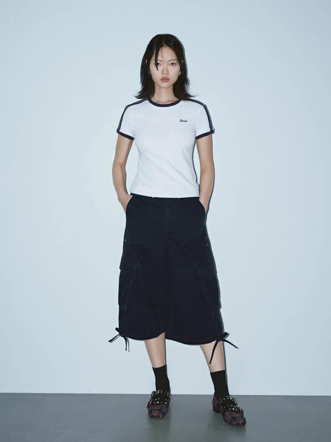 Short Sleeve Contrast Trim Fitted Waist Cotton T-Shirt