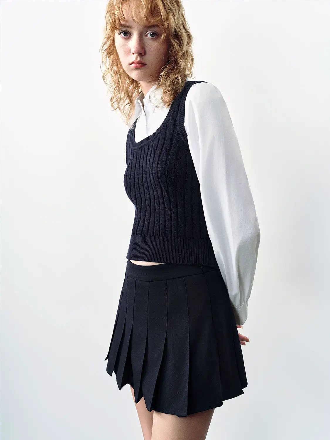Square Neck Sleeveless Cable Knit Cropped Knit Vest