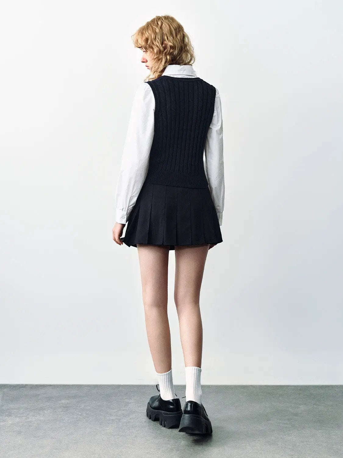 Square Neck Sleeveless Cable Knit Cropped Knit Vest