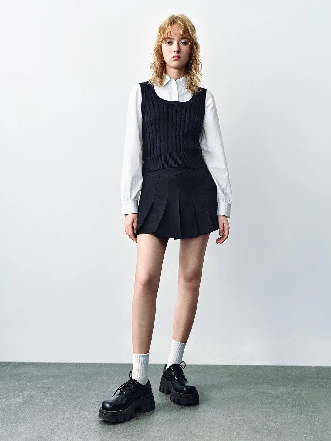 Square Neck Sleeveless Cable Knit Cropped Knit Vest