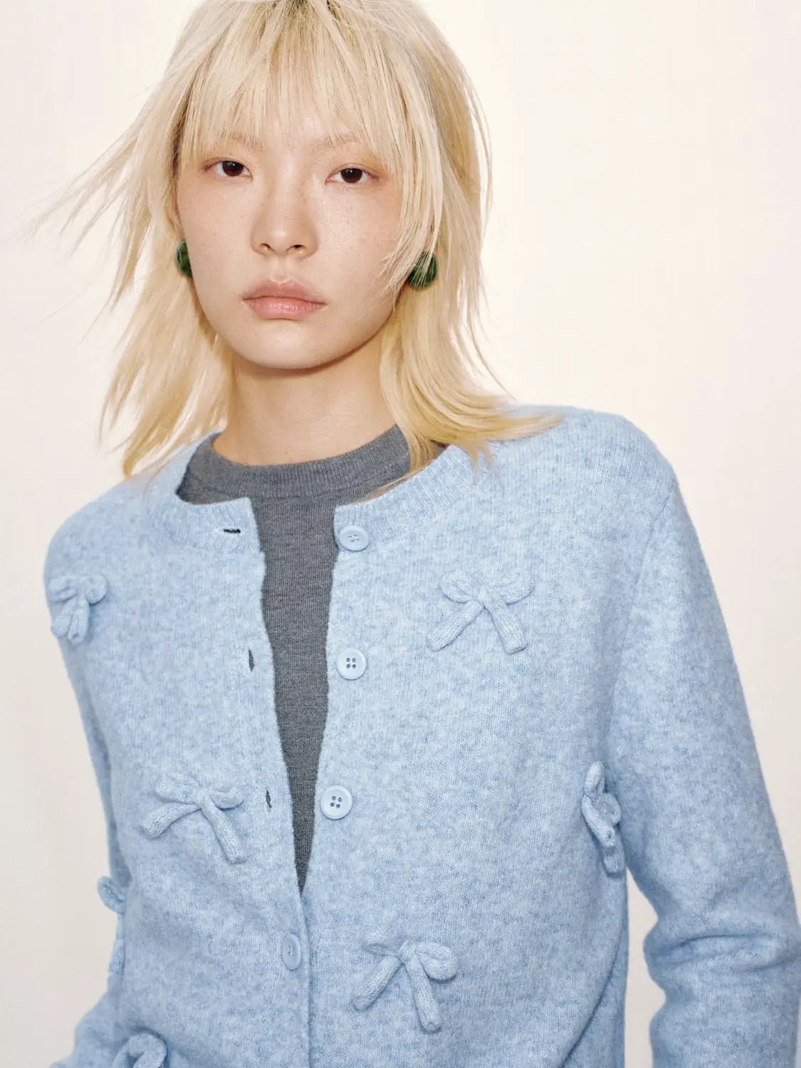 3D Bow Applique Crew Neck Cropped Knit Cardigan