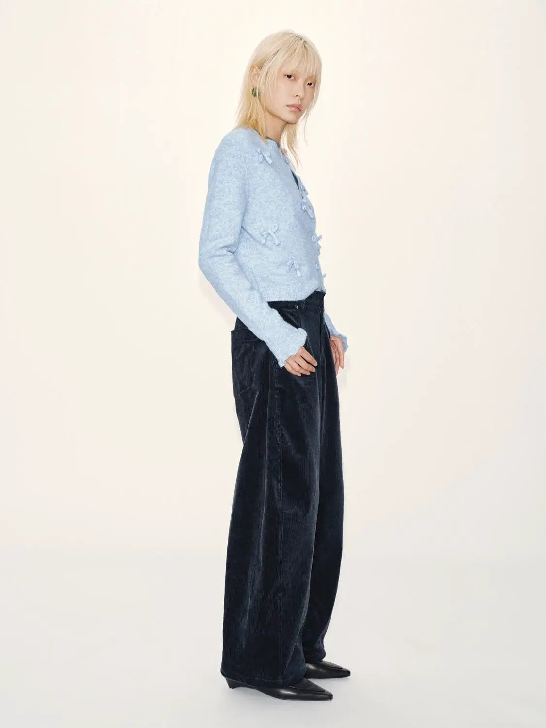 3D Bow Applique Crew Neck Cropped Knit Cardigan